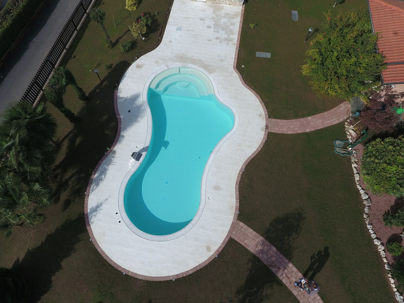 Piscina interrata Solaris vista dal drone